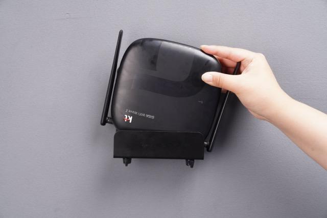 STREAMING DEVICE WALL MOUNTING BRACKET